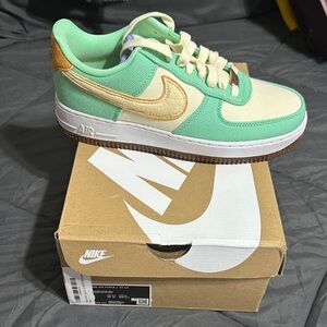 Nike Kids Mint Green and Cream Sneakers